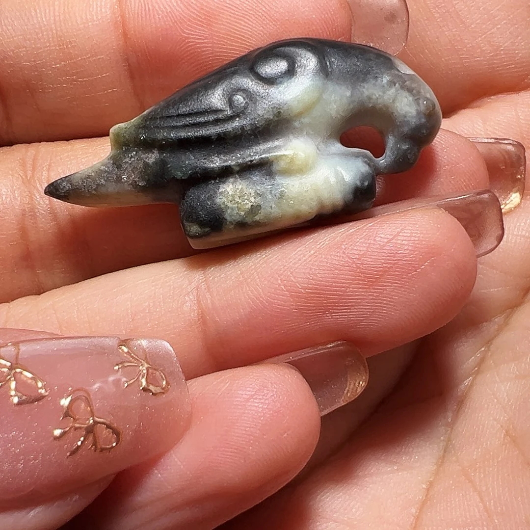 酒***柜和田玉未镶嵌挂件