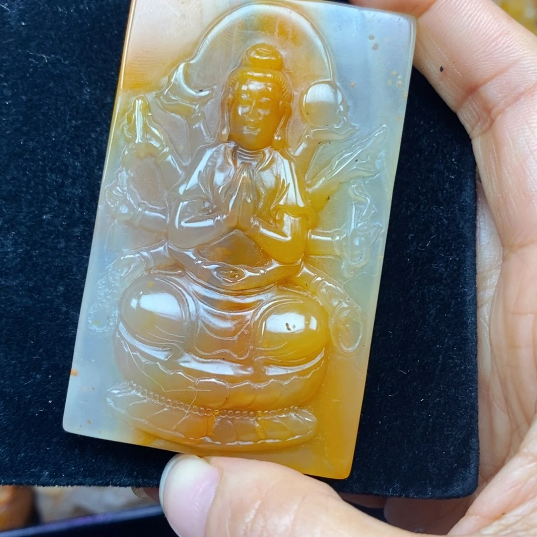 未镶嵌石英质玉（黄龙玉）颈饰