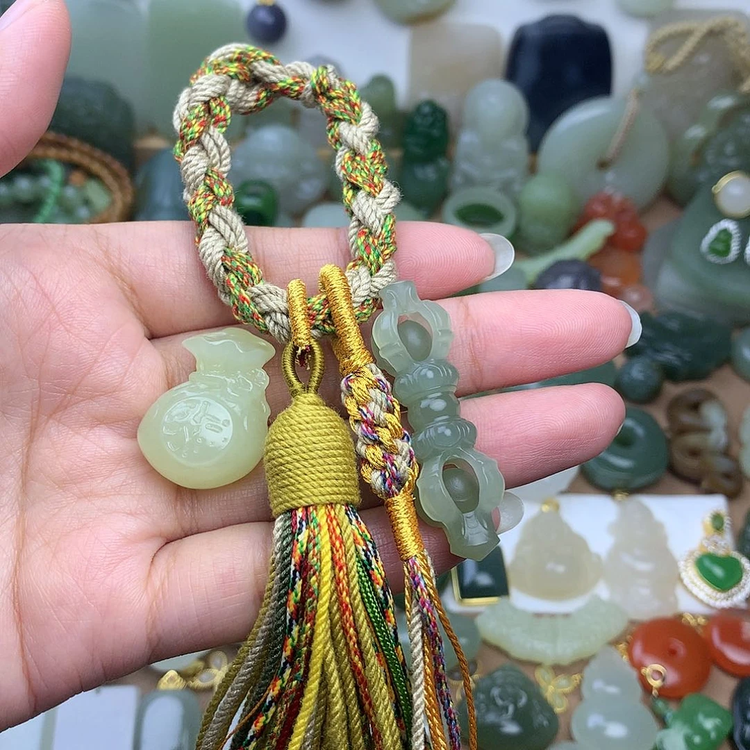 嗷***呜和田玉未镶嵌颈饰