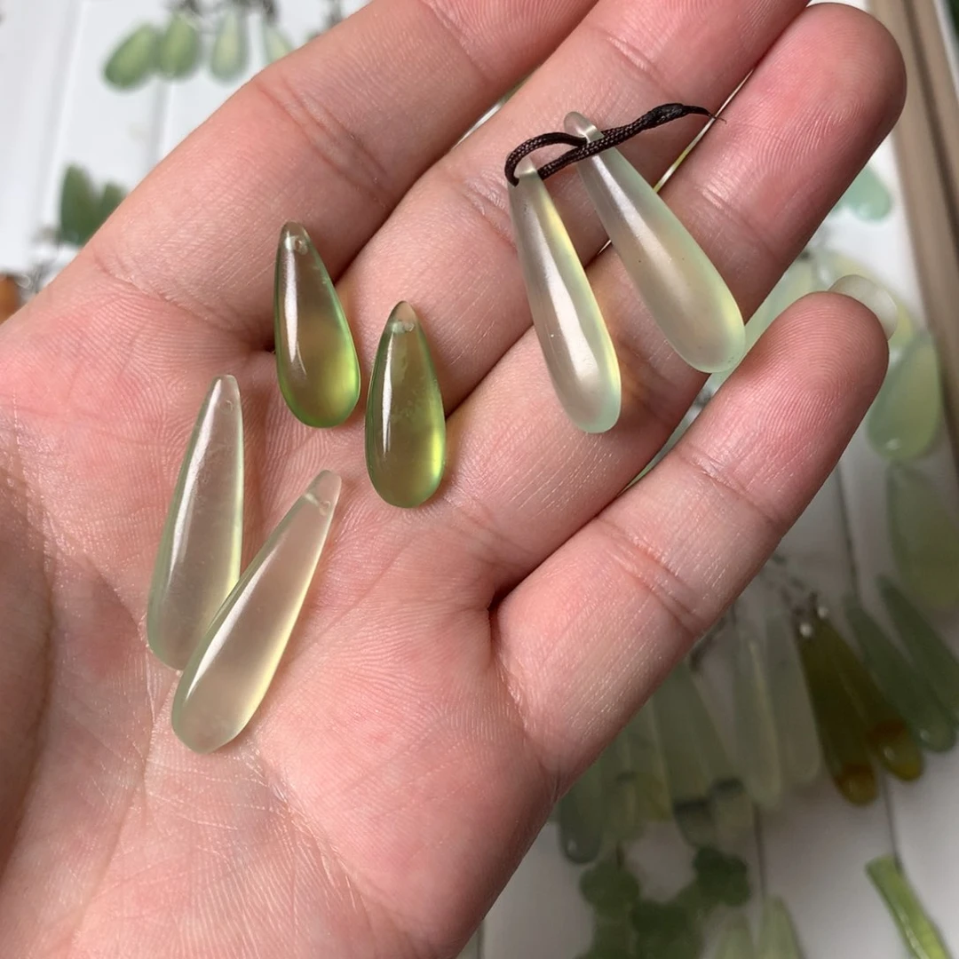 蛇纹石玉耳环未镶嵌汇*