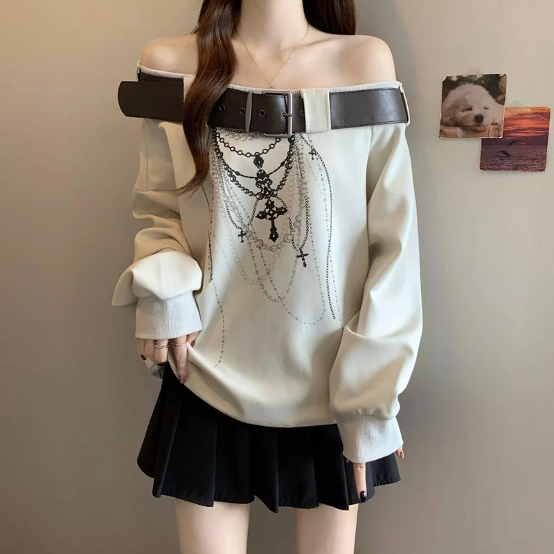 美式复古设计感皮带斜肩长袖卫衣女秋冬大码胖mm百搭辣妹露肩上衣