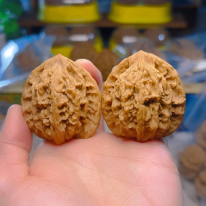 文玩核桃吊坠虎头42