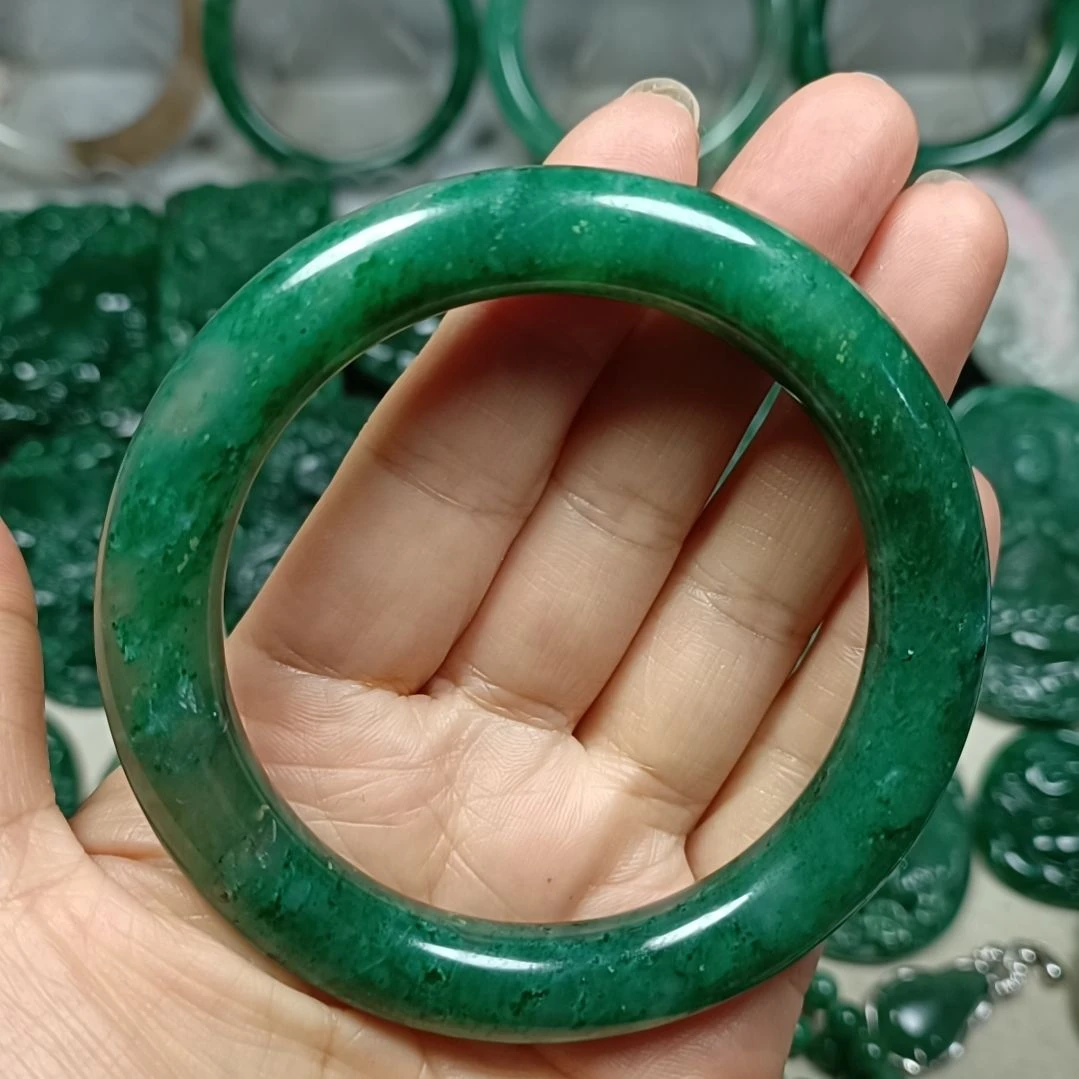 独山玉未镶嵌手镯61