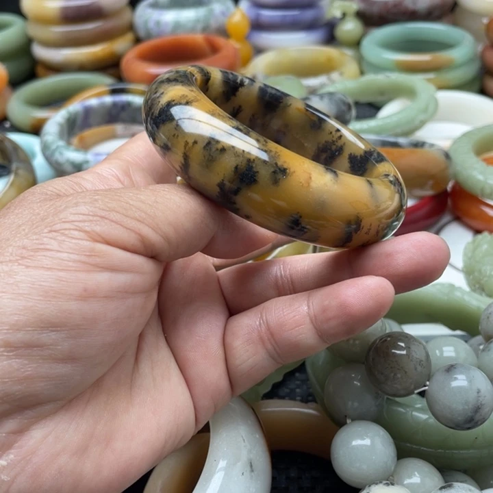 石英岩玉手镯未镶嵌用****6