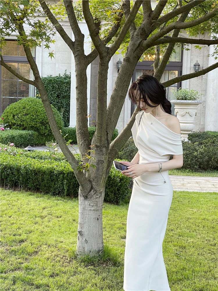 大码高级荡领斜肩露肩中长款不规则收腰气质包臀褶皱连衣裙