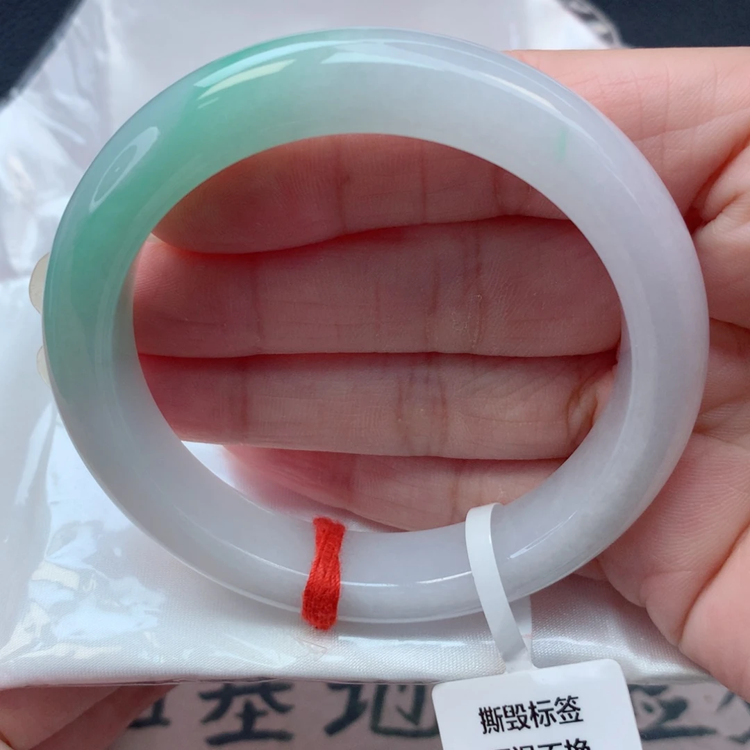 翡翠未镶嵌手镯54.8圈 细糯化白底青完整