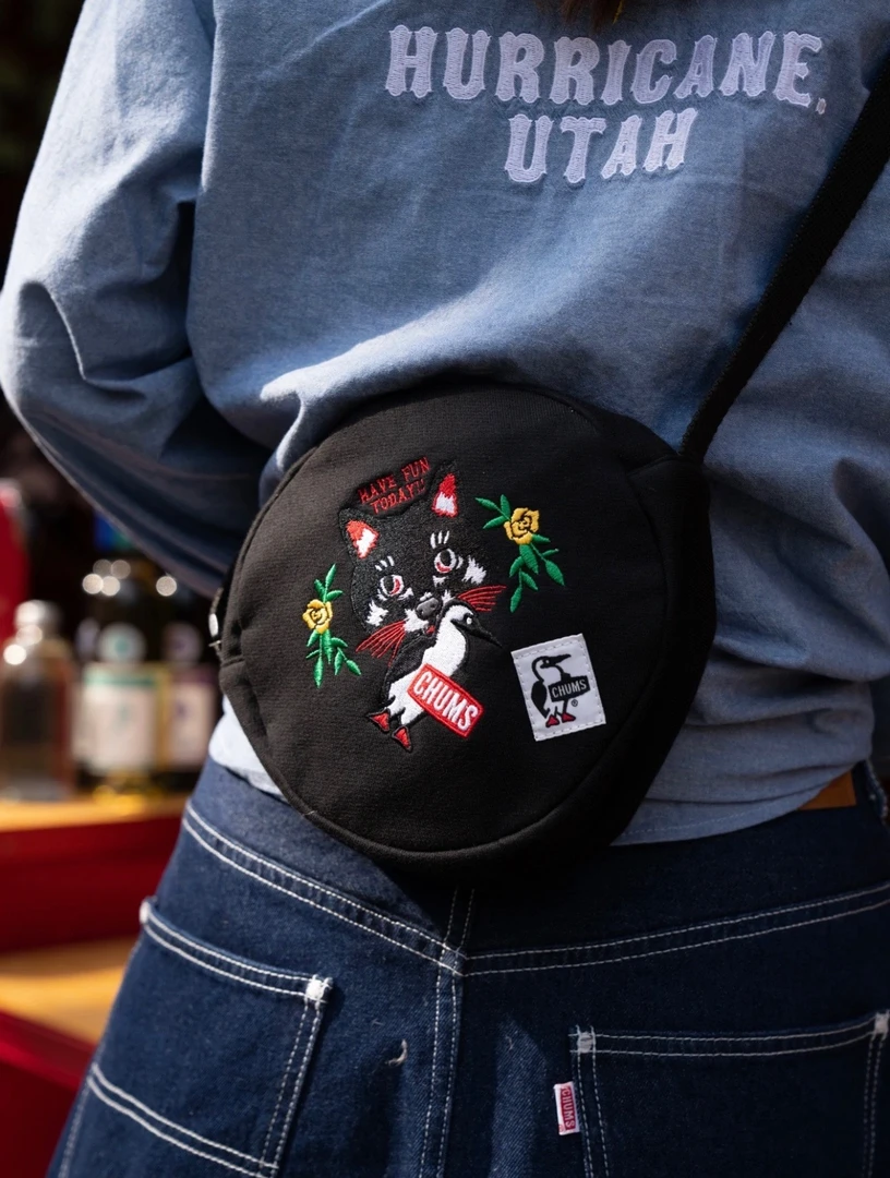 海外联名款猫咪刺绣斜挎包休闲圆包复古单肩包时尚百搭手机包