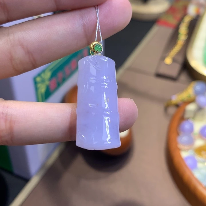 翡翠18K金镶嵌颈饰翡翠