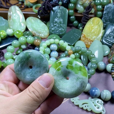 未镶嵌蛇纹石玉手链