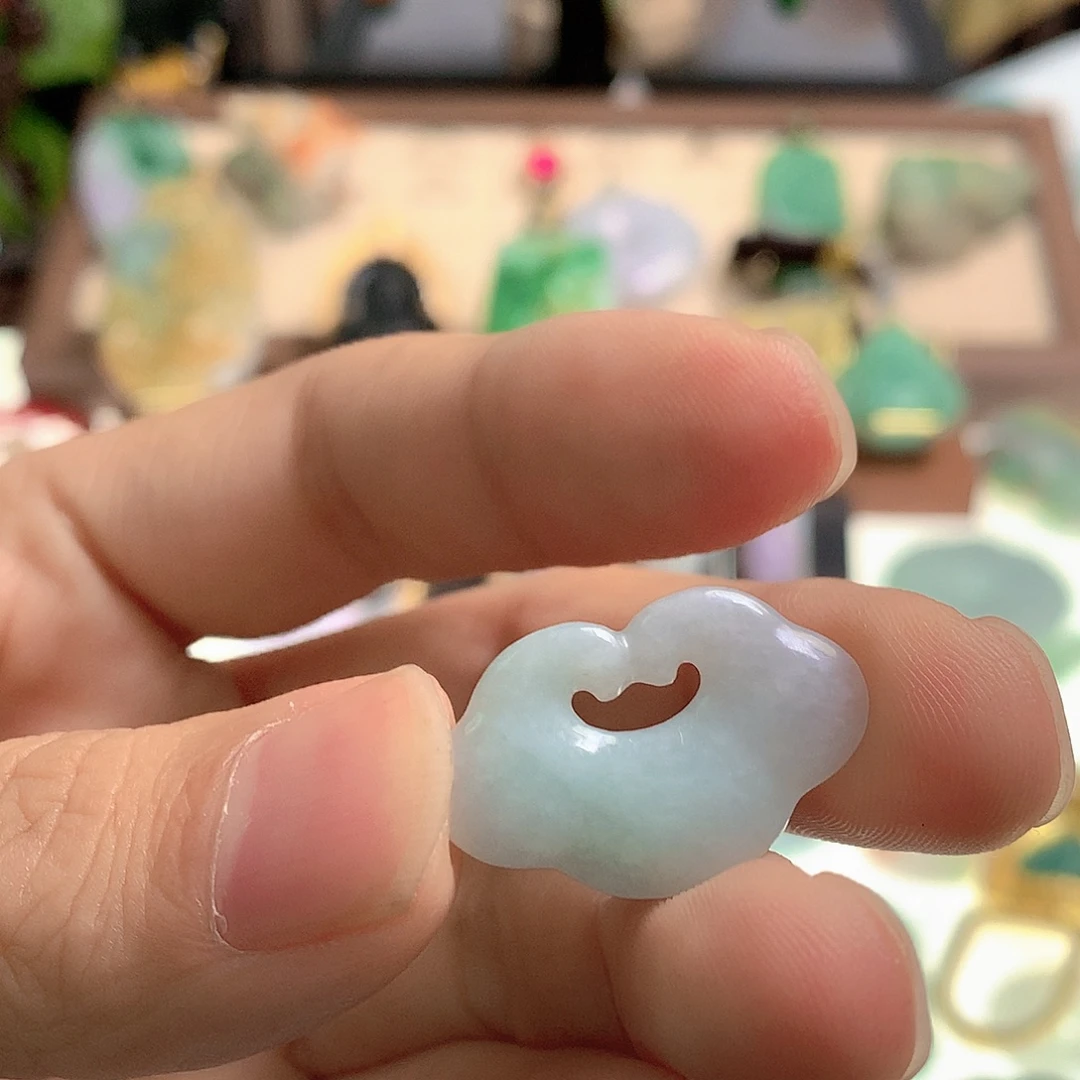 翡翠未镶嵌颈饰翡翠首饰