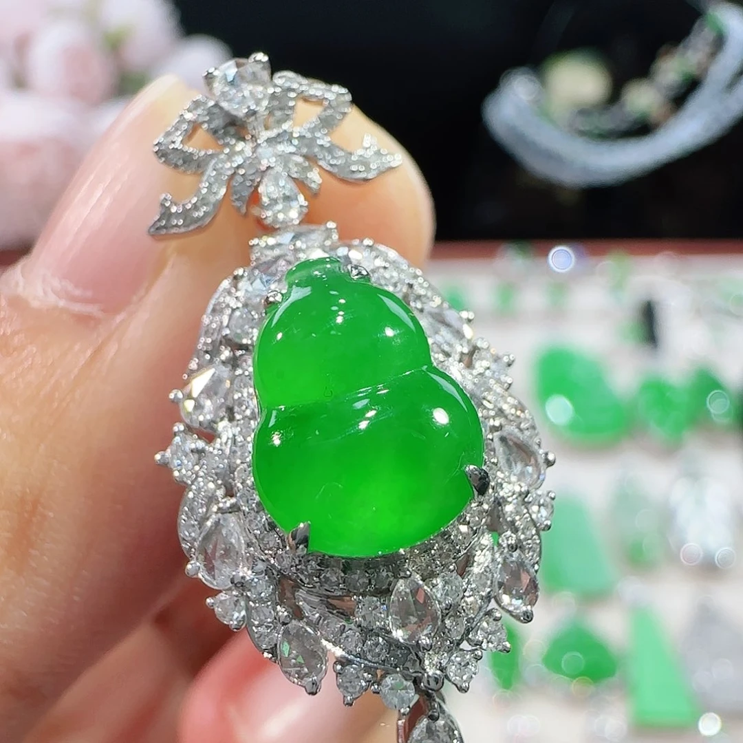 翡翠吊坠(不含链)18K金镶嵌