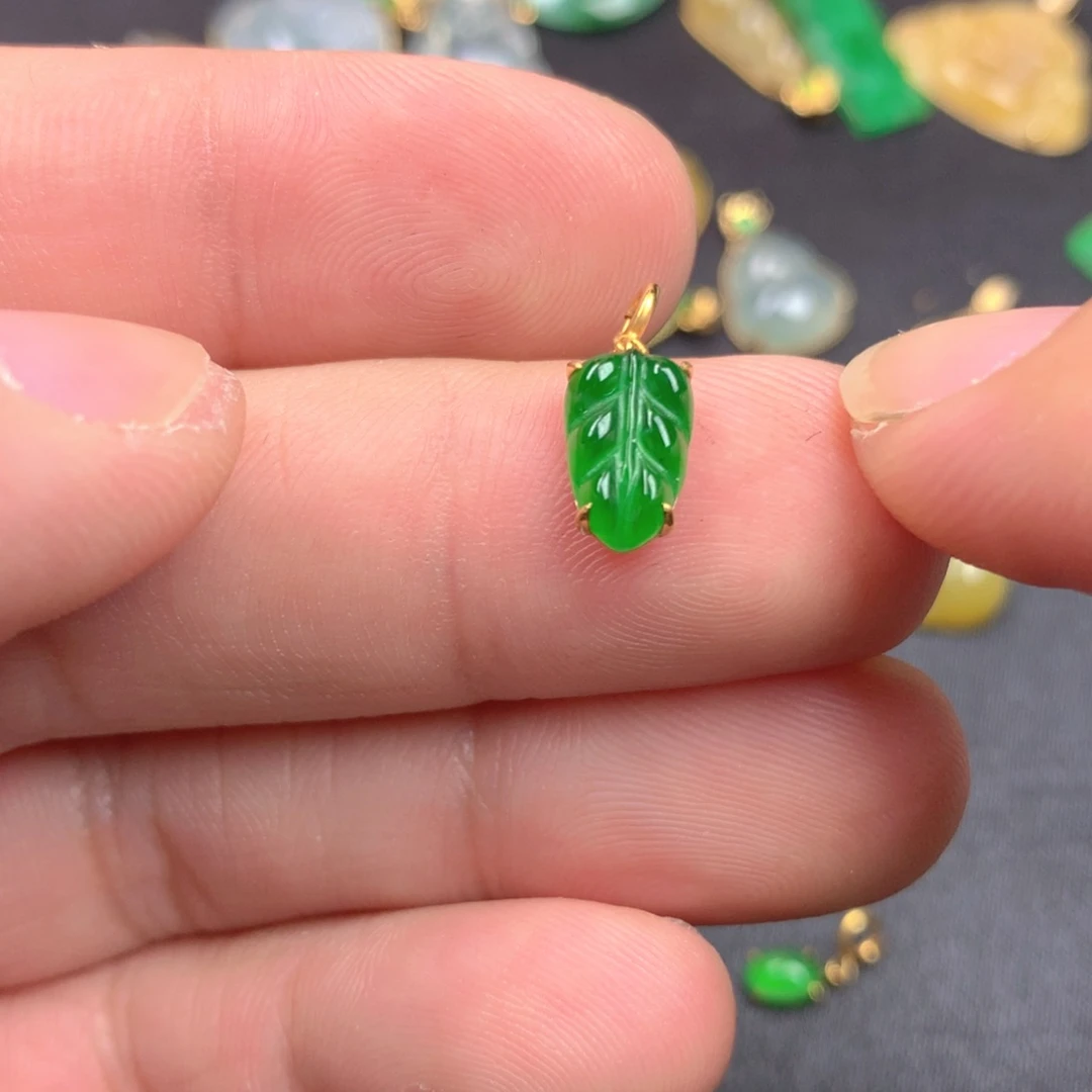 【闪购商品】颈饰18K金镶嵌翡翠翡翠