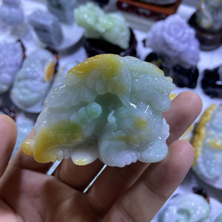 天然缅甸翡翠A货，飞天貔貅寓意飞黄腾达，黄加绿俏色巧雕小摆件