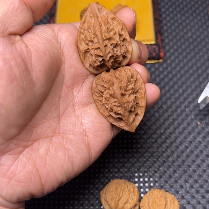 花****文玩核桃吊坠龙骨鸡心