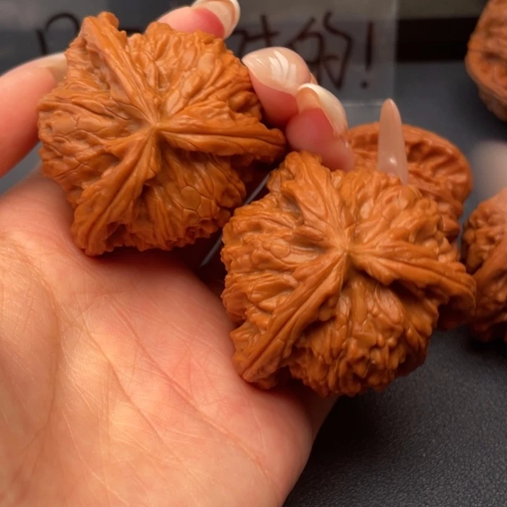 董***礼文玩核桃吊坠白狮子