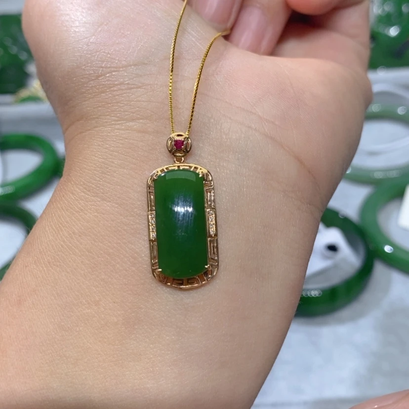 【闪购商品】和田玉（碧玉）18K金镶嵌颈饰