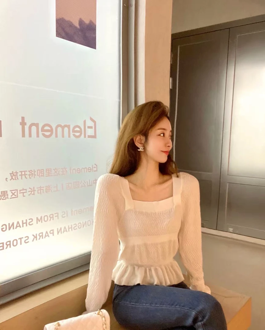 4404   法式优雅方领收腰喇叭袖新款百搭针织上衣女