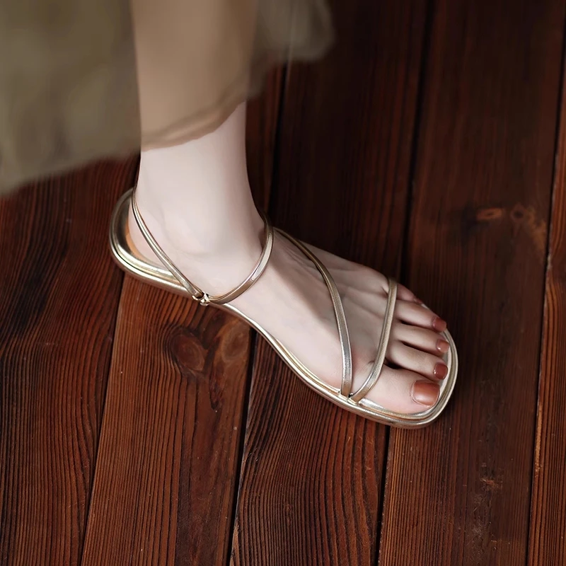 啄木鸟两穿软底不累脚凉鞋女2025年新款夏季时尚高级感平底凉拖鞋