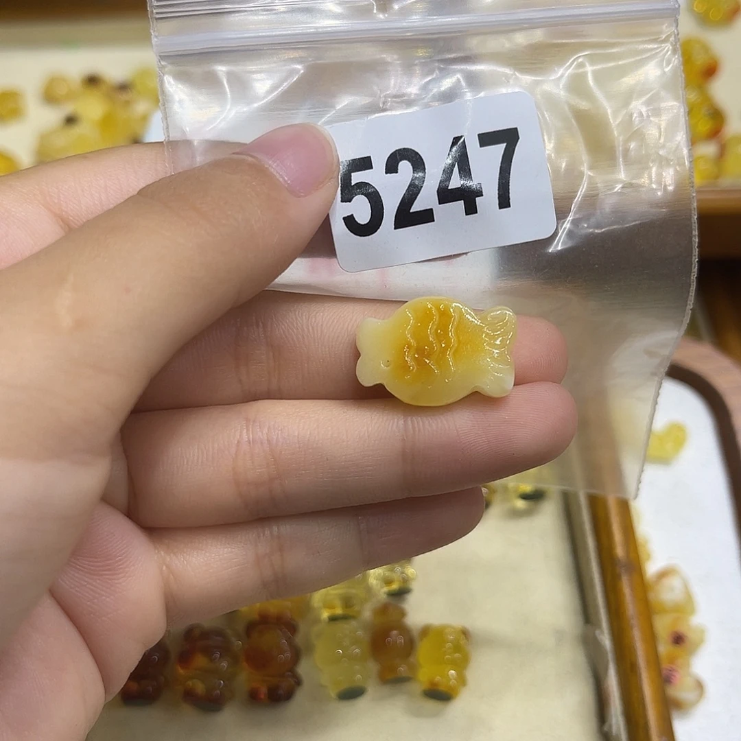 琥珀未镶嵌珠宝奇石