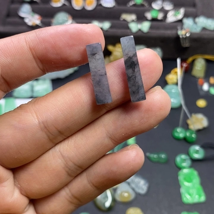 翡翠未镶嵌颈饰无事牌