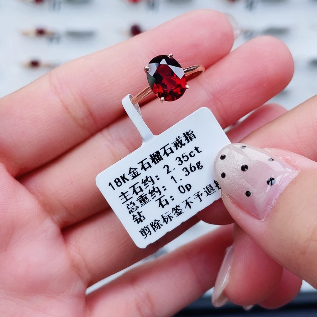 18K金镶嵌石榴石戒指