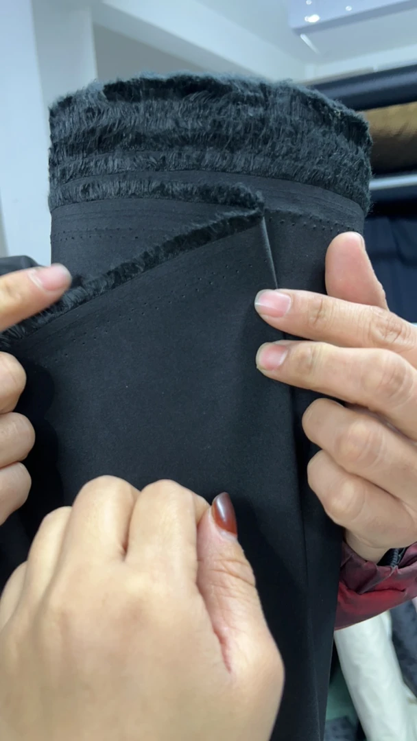 中厚款黑色涤纱三防冲锋衣面料可搭配龙腾或其他印花前后配片