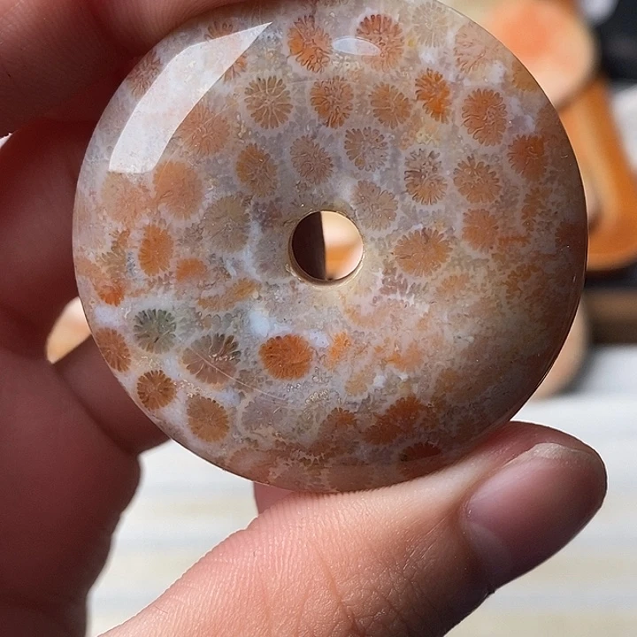 宝***碗硅化珊瑚未镶嵌颈饰