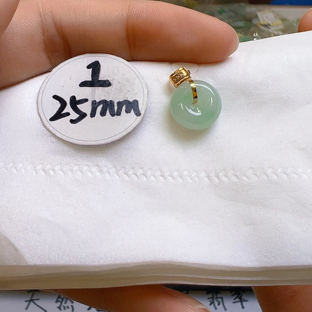 翡翠颈饰18K金镶嵌翡翠