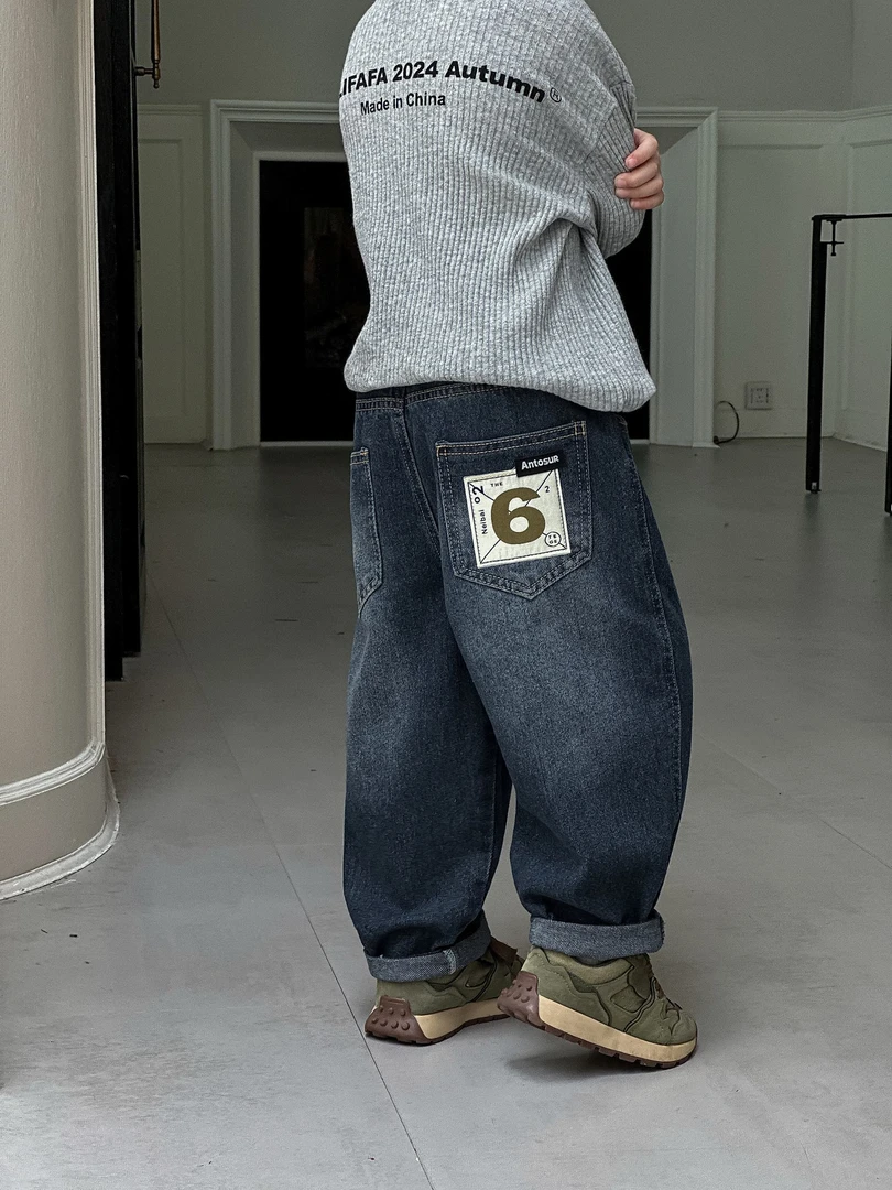 25秋季新款男女同款洋气百搭休闲舒适宽松后袋贴标牛仔长裤 A9001