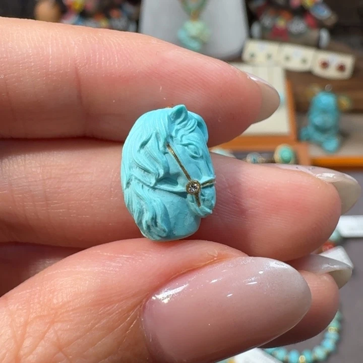 绿松石未镶嵌马首配饰