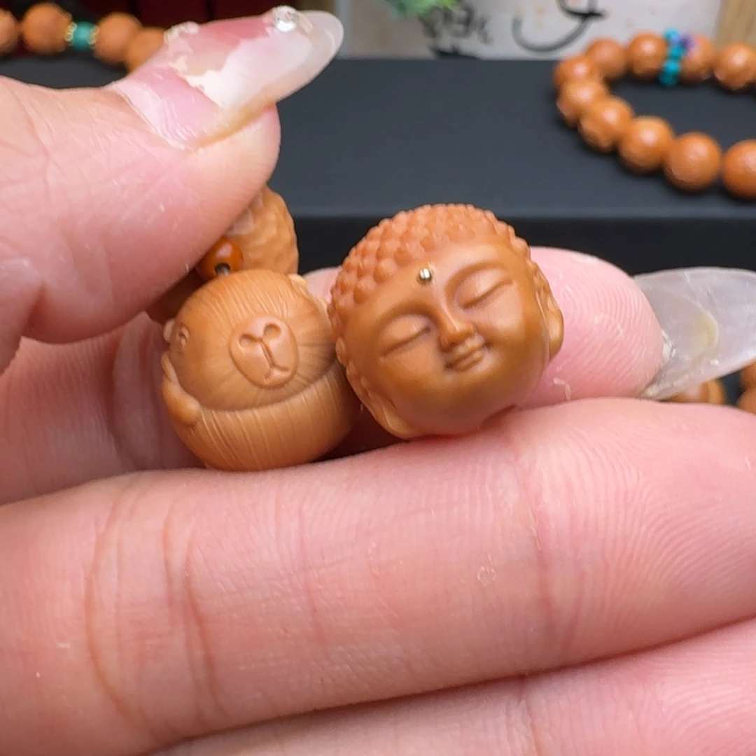 向***在猴头核桃吊坠镶嵌宝宝佛➕卡皮巴拉