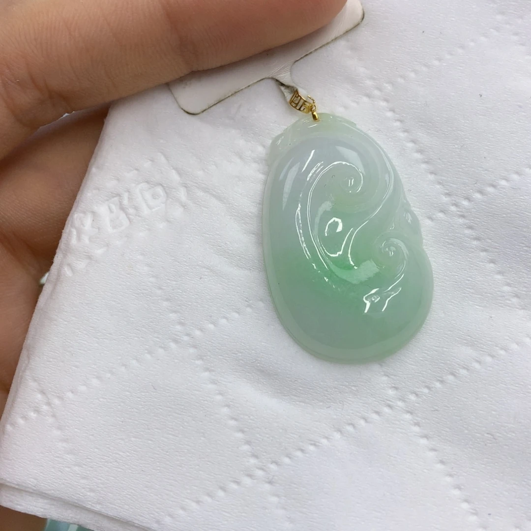 翡翠18K金镶嵌颈饰翡翠