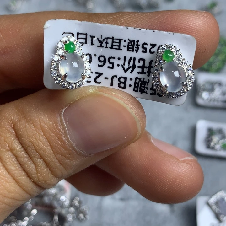 翡翠未镶嵌戒指银托镶嵌，可直接佩戴