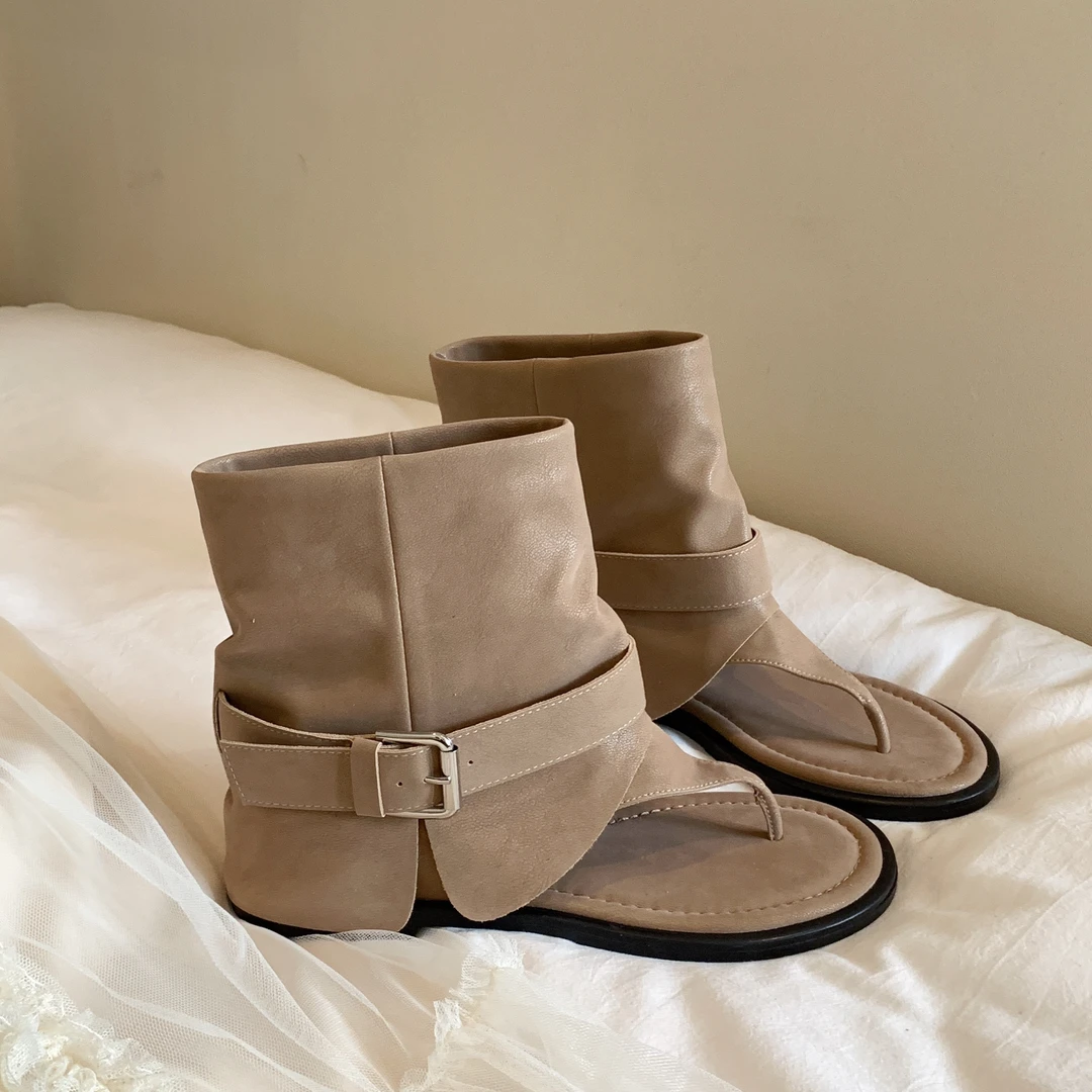 南风Chio2nd 凉鞋女夏季2025超火卡其色夹趾靴搭扣设计时髦凉靴