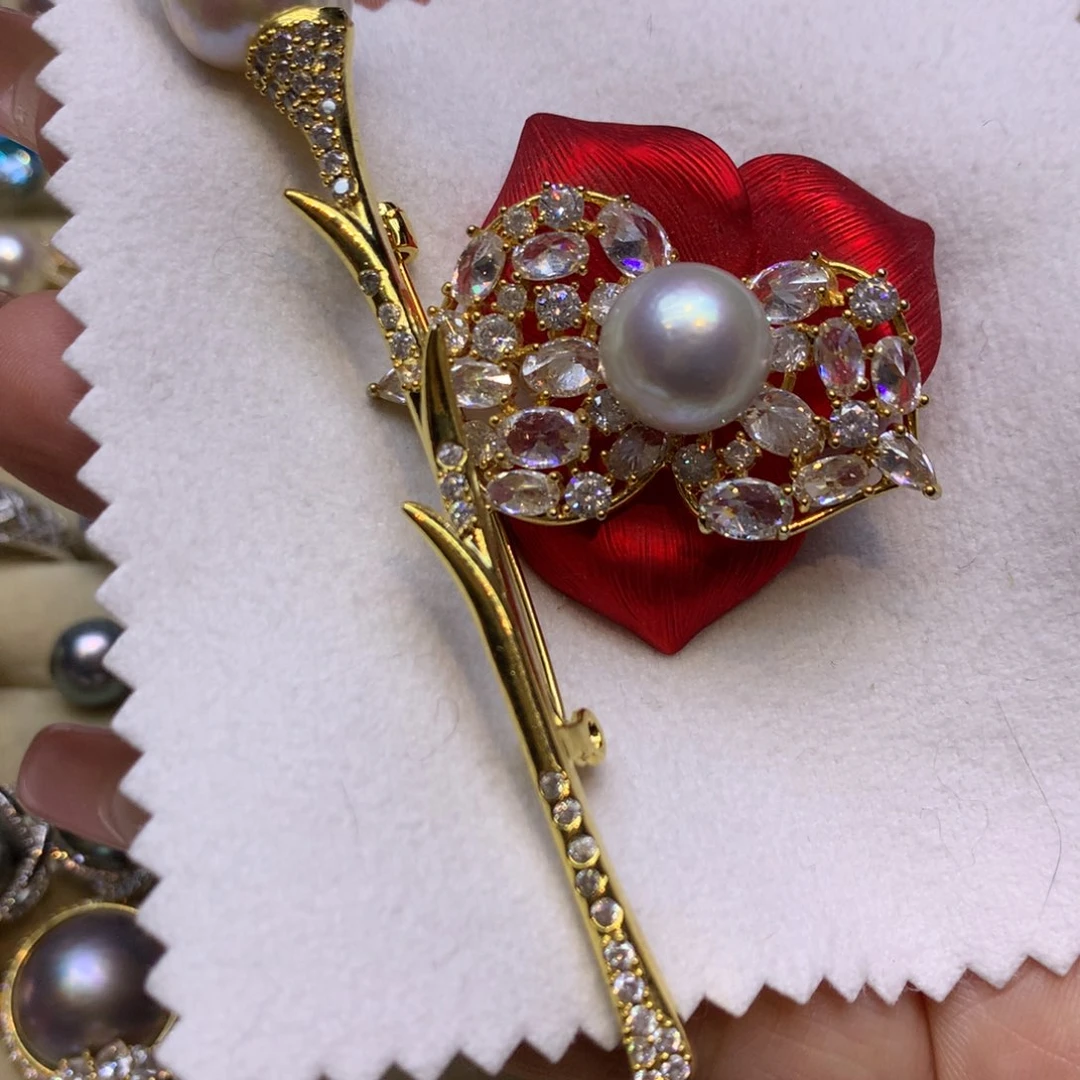 未镶嵌胸饰淡水珍珠