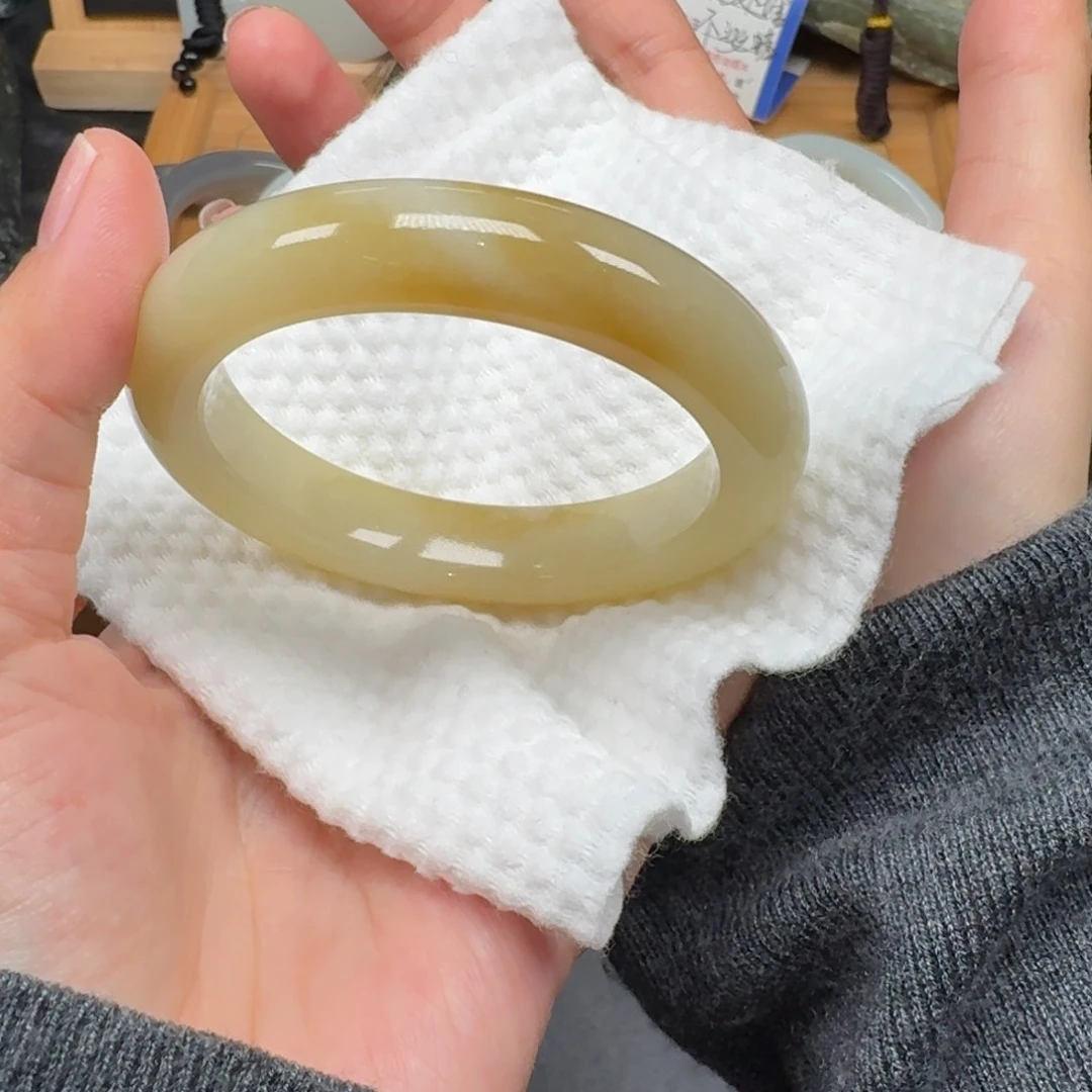 和田玉未镶嵌手镯