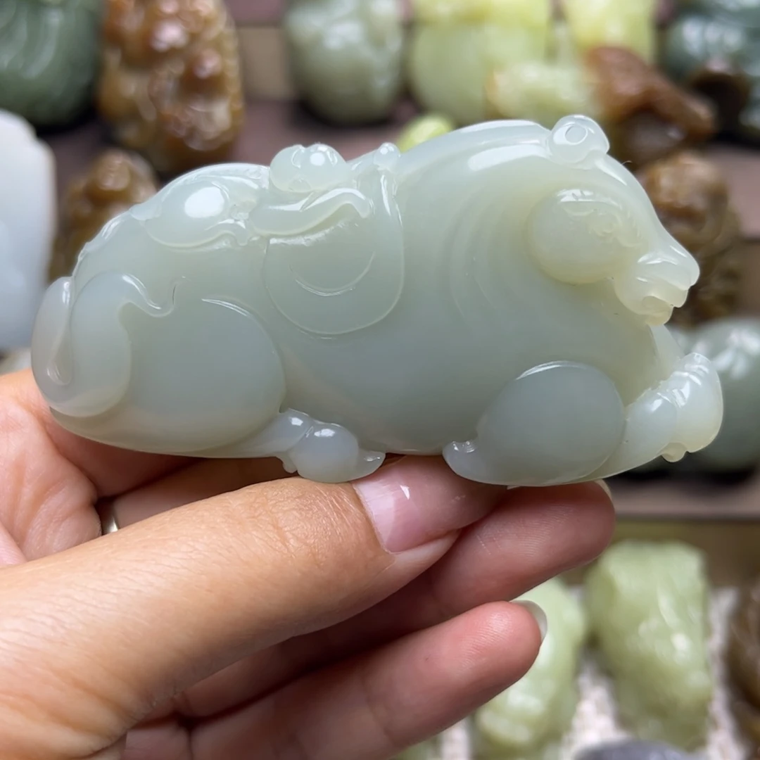 和田玉未镶嵌把件