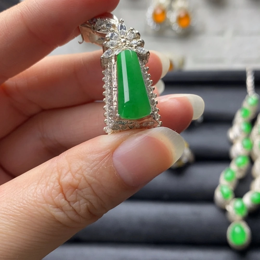 定制翡翠未镶嵌戒指