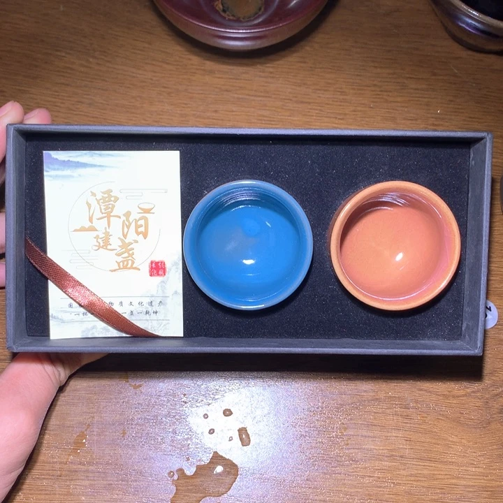 茶盏花花绿绿的世界