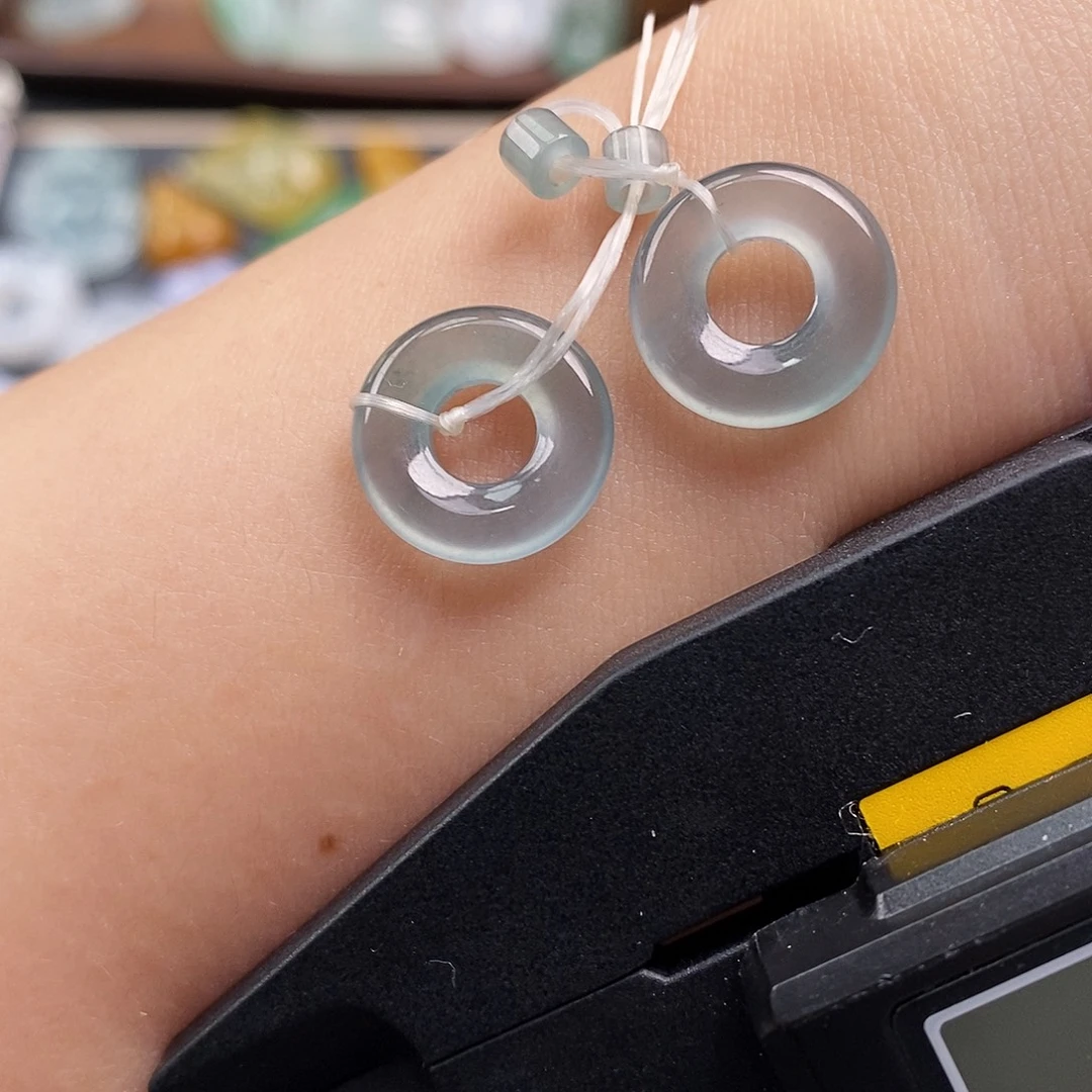 翡翠未镶嵌颈饰甜甜圈