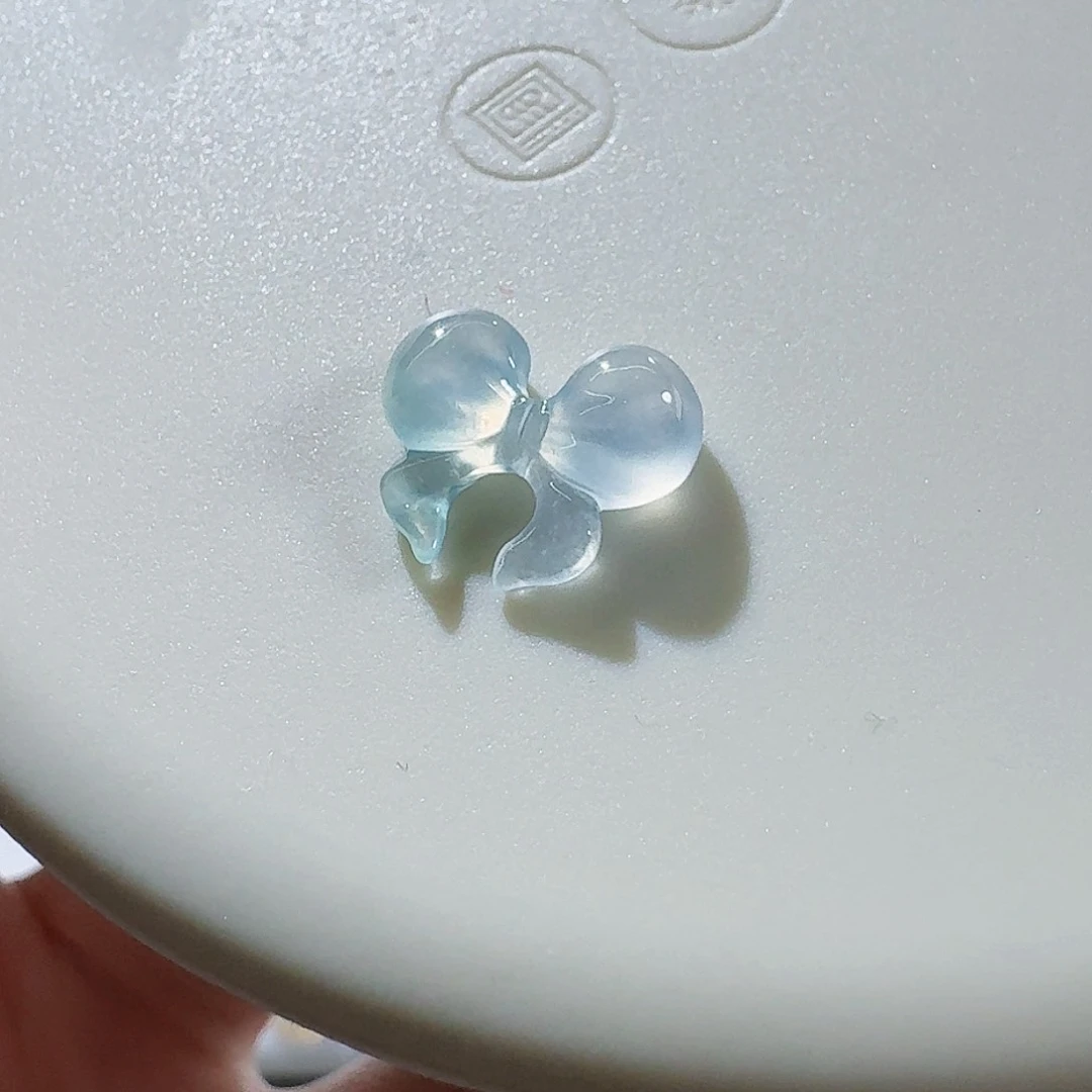 翡翠颈饰未镶嵌蝴蝶结