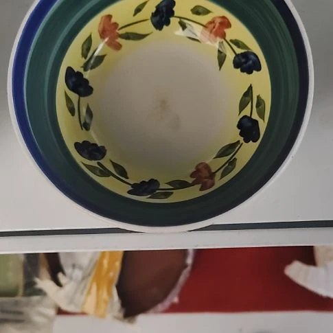 瓷片瓷片，各种摆件，均有瑕疵。沙锅！