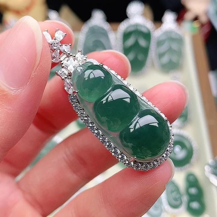 颈饰银S925镶嵌翡翠吊坠