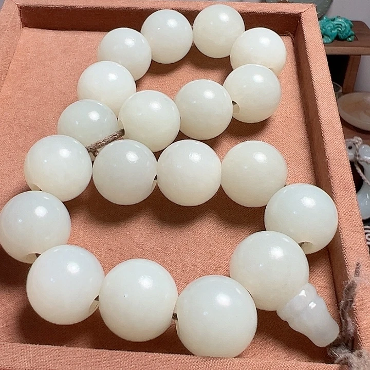 金***粟玉精品物件圆珠，19颗，1.6尺寸