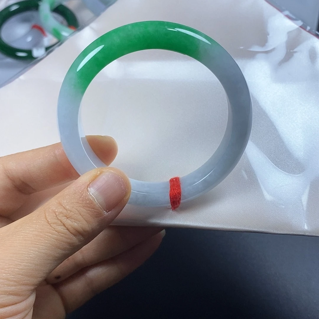以实物为准，拍哪个发哪个