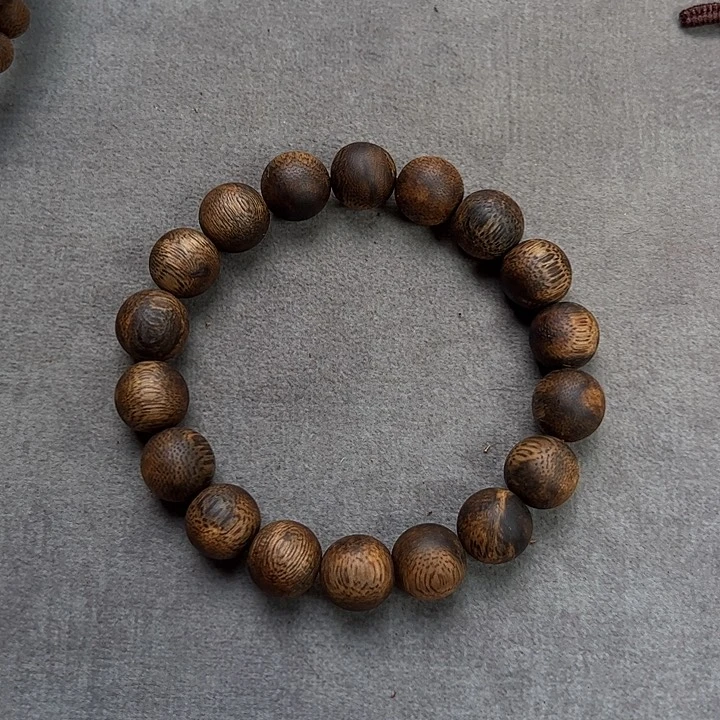 手串沉香不***，12海南奇楠14克