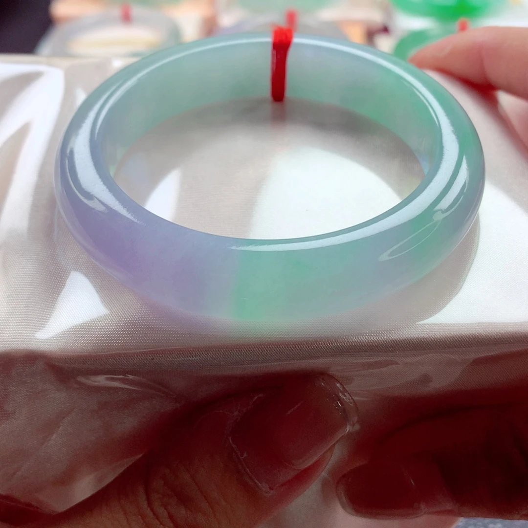 多****翡翠未镶嵌手镯师妹54.6零毛孔艳色春彩