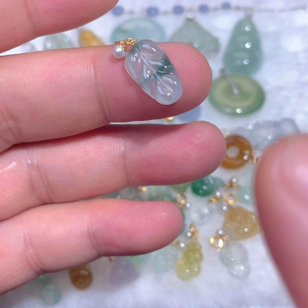翡翠18K金镶嵌颈饰