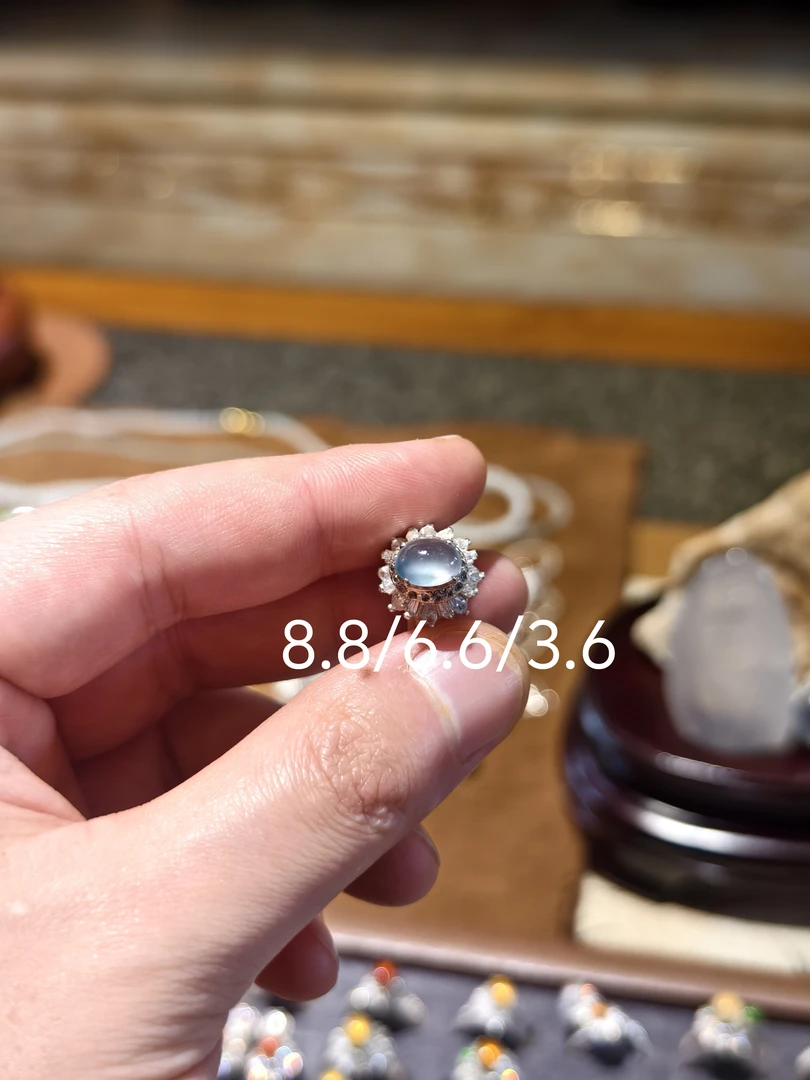 冰种翡翠星空蓝梦幻蓝起荧光老坑戒面戒指蛋面蓝冰蓝少见精品轻奢