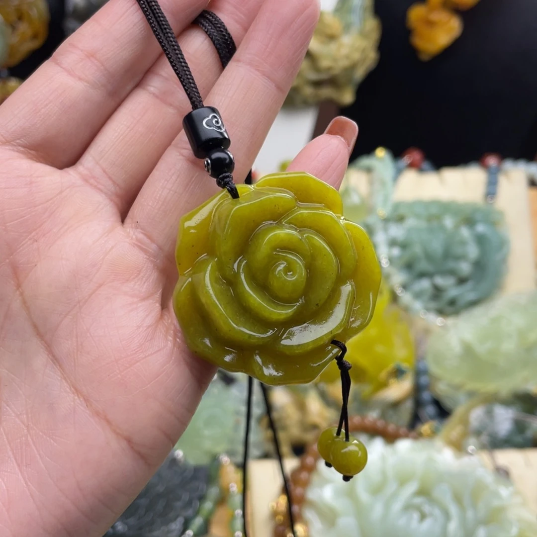 未镶嵌蛇纹石玉颈饰